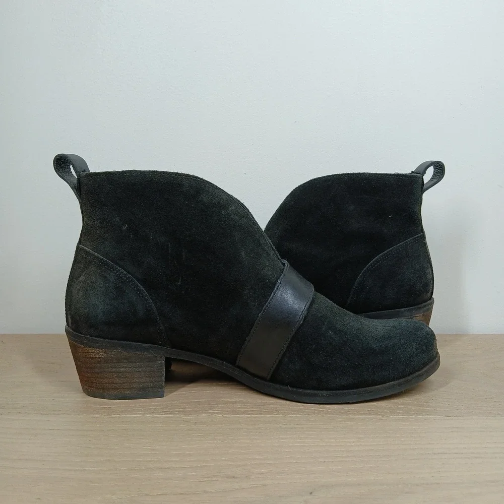 UGG Ankle Boots Womens 8.5 Black Suede Buckle Western Boho Moto Block Heel